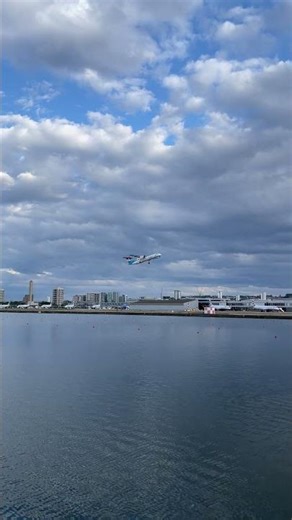 Dash 8-400 Takeoff from LCY ✈️ | Luxair to Luxembourg
