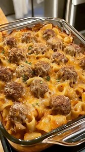 "I didn’t even plan dinner. Just tossed this together with what I had—and now it’s the most-requested meal in the house." 𝗙𝗨𝗟𝗟 𝗥𝗘𝗖𝗜𝗣𝗘 𝗕𝗘𝗟𝗢𝗪 👇 | Delish Recipes