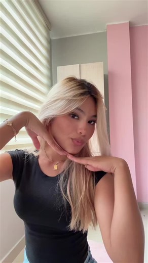 Nicolet Zambrano (@nicolet_zambrano) - Daily Makeup Routine for a Natural Look