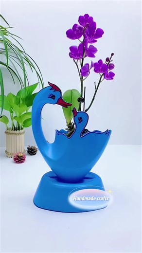 Creative DIY Garden Flower Pot Ideas with Recycled Materials