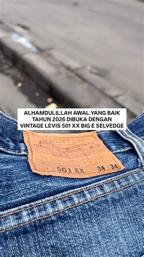 MANTEMAN | TEMAN NGETHRIFTMU on Instagram: "Alhamdulillah awal yang baik. Tahun 2026 dibuka dengan VINTAGE LEVIS 501 XX BIG E SELVEDGE KONDISI WAJAR USIA INSYAALLAH PRODUKSI JULI 2008 KODE BUTTON 501 BUTTON FLY MADE IN USA SIZE TAG 34 LIPING 90 CM PANJANG 107 CM OPEN LEG 22 CM • #vintagelevis #levisbige #levis501second #vintagelevis501 #vintagelevisbige"
