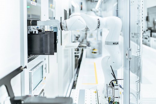 Wafer handling using 17 cleanroom robots | KUKA Germany