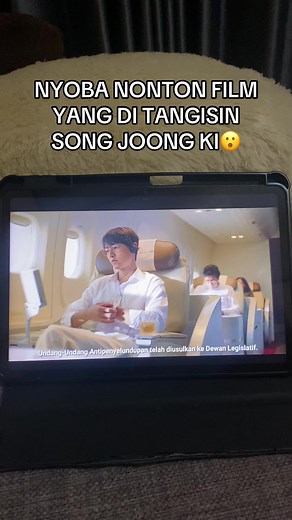 MENURUT GW YAH BAGUS SI TAPI KEK UDAH AJA GITU GA ADA SCENE YANG KASI KESAN YANG MEMBEKAS ! JADI ABIS FILMNYA SELESAI KEK TERLUPAKAN AJA ! #bogota #bogotacityofthelost #songjoongki #filmkorea #fypシ #fypシ゚viral🖤tiktok