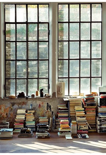 Ce restaurant à côté de Lyon vous plonge dans un loft d’artiste💛 Les étudiants de l’Institut Lyfe ouvrent un restaurant à concept éphémère ! Caché derrière le bruit de la ville, L'APP'Art est un espace de vie temporaire façonné par des nuits tardives, de la musique et des toiles inachevées 📆 Jusqu’au 13/03/26 📍 3 bis av Guy de Collongue - Ecully