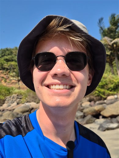 Goa visar återigen att Indien är ett så varierat land: här hittar man härliga stränder, lugn och avkoppling. Sådana platser finns, även i världens folkrikaste land! 🇮🇳 Jag hade inte räknat med att ta en tupplur på en strand (som dessutom är ren och lugn) i Indien, men det här landet slutar aldrig att överraska. 🏖 Den lilla staden Panjim och stranden Palolem i södra Goa tycker är delstatens två bästa platser där jag varmt rekommenderar ett besök. 🌴 Norra Goa är mer festliv, har jag hört, meda