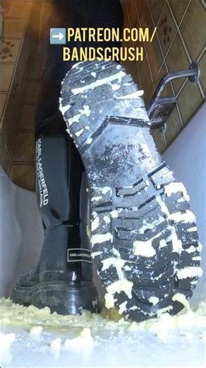 Art of Crush 😈 #boots #stiefel #rubberboots #crushing #hunterboots