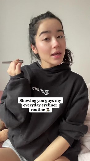 Fox Eyeliner Tutorial for a Stunning Fox Eye Look