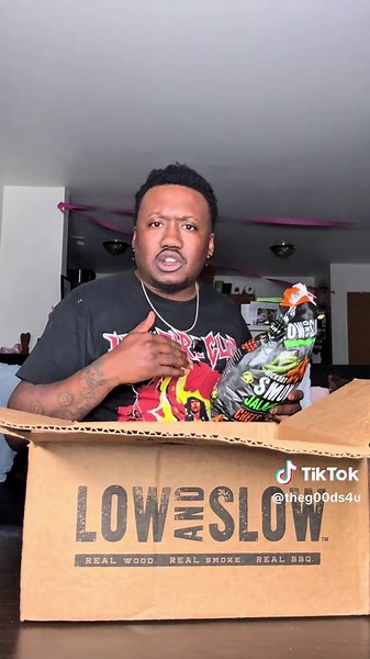 Yo 8 LARGE bags of smoked cheese puffs is insane! #lowandslow #cheesepuffs #chips #tiktokshopstockup #snack