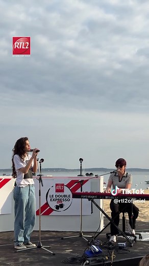 Jennifer Ayache et Rori interprètent
