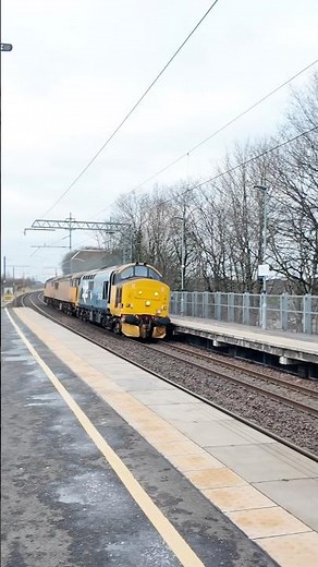 BR Class 37403 and Colas Class 56090 and 56105 Grangemouth Colas Rail to Bo'ness #class37 #class56