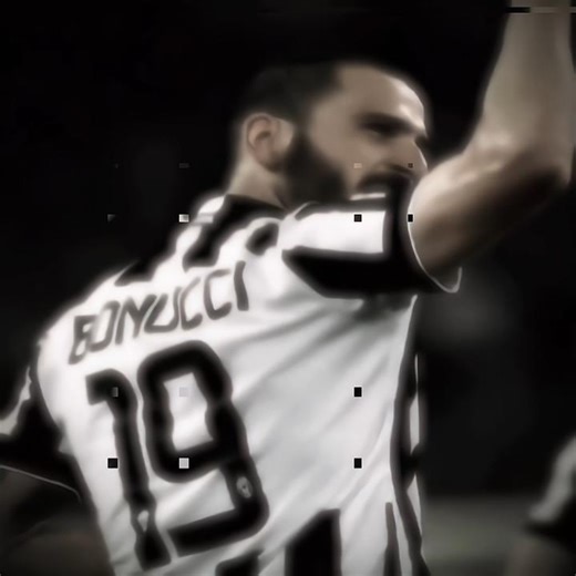 Defending isn’t a job… it’s an art 🎭Bonucci mastered it.