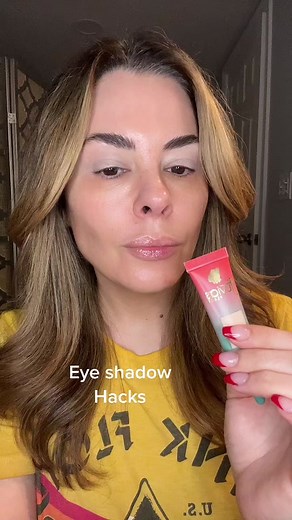 Eyeshadow Hacks for Women Over 40: Easy Tips and Tricks