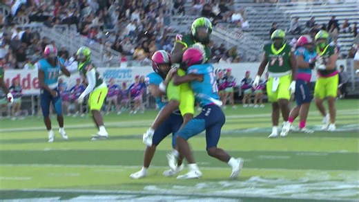 Chris Henry Jr. hauls in tough contested catch while sandwiched between defenders