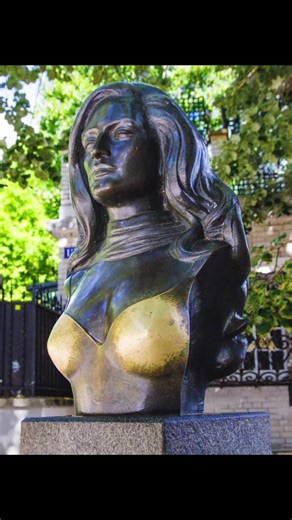 The Global Queen of Song You’ve Never Heard Of — Dalida They called her The French Madonna — but behind the glamour and fame was a story of heartbreak and resilience. 🌹 Dalida’s journey from Miss Egypt to an international icon is both inspiring and tragic. She sang in over ten languages, sold 140 million records, and became a timeless legend of love, loss, and music. 🎤 Watch now and rediscover the woman who defined European pop — and left the world far too soon. 💔 📺 Full story on TV9090! You