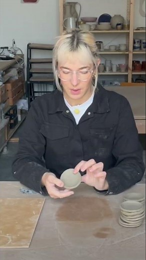 How to make a pinch pot (for beginners) #ceramics #pottery #handmade #handmadeceramics