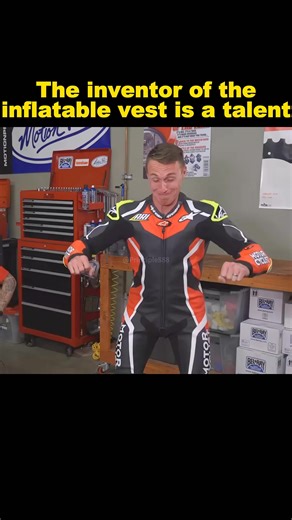 1.4K views | The inventor of the inflatable vest is a true genius#inflatablevest #reels2025 #reelschallenge #science #fly #reelsfb #reelsfyp #fyp #tiktok | PETastic Reels | Facebook