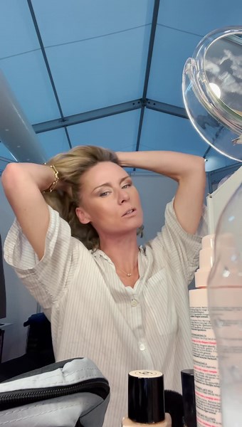 Hiya! Just packing a few essential luxuries for Glastonbury Festival. Toilet paper in soft peach ✔️ See you tomorrow West Holts Stage 22:15 | Róisín Murphy