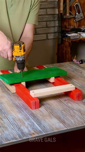 Easy DIY Folding Chair Made From Wood 🛠️