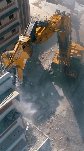 Inside America’s biggest demolition machine cab, @bcsdemo cat 5130B UHD — Sitting 17ft off the ground and tilting 40 degrees, the cab is equipped with 4K 360 cameras and bullet proof glass with metal guarding. Not your standard Cat 5130B cab! | Earthmovers Media