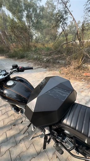 BULLET ☠️ | Bullet Bag ❤️ #bullet #royalenfield #lightbag #bulletlovers #oldbullet | Instagram