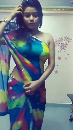 Desi hot bhabhi in backless bra blouse shows navel with big boobs | Teri jawani badi mast mast hai