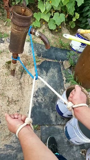 How to tie cable ties in an easy and secure way #cableties #cablemanagement #zipties #diy #howto #lifehacks #organizing #security #tech #diycablemanagement #cabletiehacks #ropemaking #knottylife #knottypro #knottytip #knottytrick | The Handyman's Haven