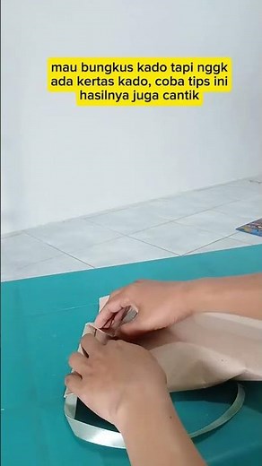 Tips bungkus kado sederhana!! #tipspraktis #tutorial #shorts