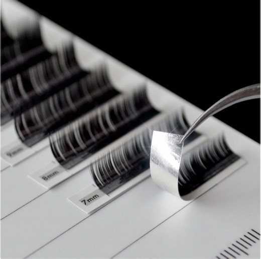 Consistency yields results #blinkandslayhub #softglam #lashextension