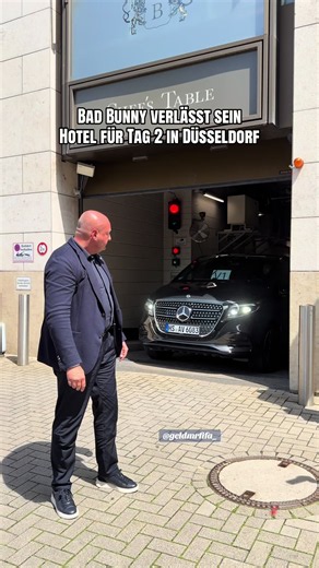 Bad Bunny bewegt sich wie ein Präsident in Düsseldorf 😱 #badbunny #düsseldorf #benito #fans #aura
