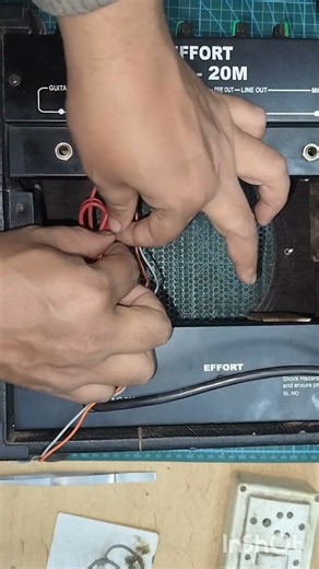 How to make speaker output connections via RCA Female connectors in Cube 20 Amplifier.