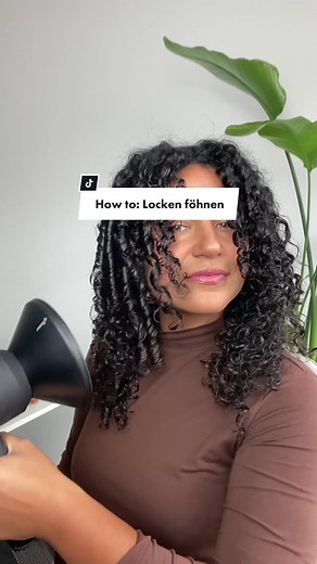 Locken richtig föhnen: Tipps für perfekten Diffuser-Einsatz