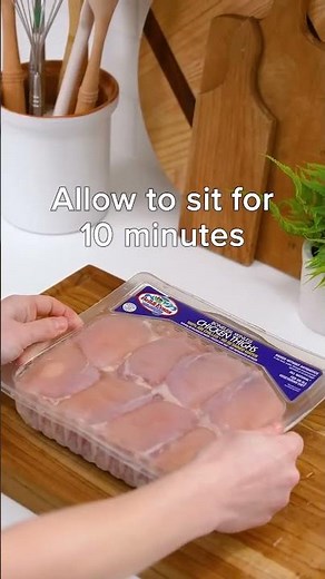 How to quickly defrost chicken in tray .