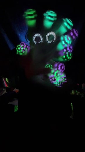 Oh this whole song takes me back… such a fun beat! 🔥🎧🔥 #gloving #asmr #flowart #lightshow #fingerdance