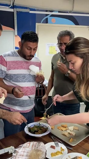 تجربة طهي مثيرة خلف الكواليس مع الشفات | نكهات Fatafeat