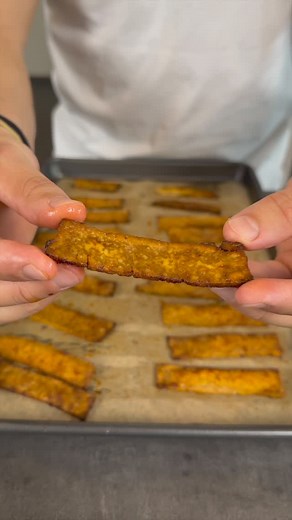 104K views · 1.9K reactions | Bacon de tofu  Oui, j’ai osé utiliser le mot « bacon »!  Ingrédients: - 1 bloc de tofu ferme (200g) - 2 càs d’huile d’olive - 1 càs de sauce soja - 1 càs de sirop d’érable - 1 càs de concentré de tomates - 1 càc de paprika fumé - 1 càc d’ail en poudre Cuisson 15 à 25 min à 180°C (ça dépend de l’épaisseur des tranches). #thecheftomy #vegan #veganfrance #recettesvegan #bacon #tofu | The Chef Tomy | Facebook