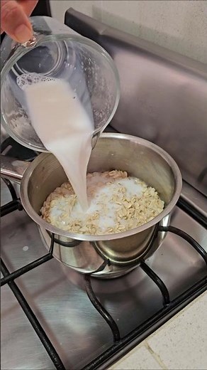 🔥🥣 How to make PERFECT Oatmeal? Easy, quick, and healthy recipe 🕒💪