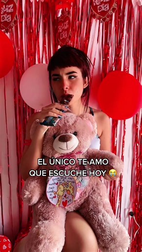 Con las cosas que le regalaron a mi hermana 😫❤️😂 @maiye.torrex INSTAGRAM: Alexatorrex ✨