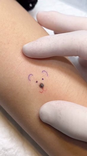 Super cute bear face tattoo process tattoo artist - Ziv #linework #finelinetattoo #tattooartist #tattooapprentice #tattooprocess #tattootechnique #tattootips #tattooforbeginners #tatuaje #tatuador #tattooideas #foryou