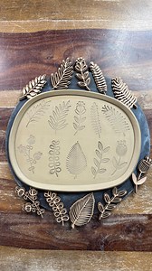 Bringing nature to plates 🌱 This is a super simple project using our ‘Organic Plate Mould’ and ‘Botanical Stamps’ collection ♥️ Steps 1️⃣ Roll out a slab of clay 2️⃣ Place the inner mould piece on the slab and lightly mark the outline 3️⃣ Arrange the botanical stamps within the marked area however you like 4️⃣ Once you’re happy with the layout, press the stamps into the clay and remove them 5️⃣ Place the inner mould back along the marking, then add the outer border mould and cut the clay to mat