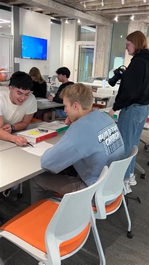 Bridge Workshop mode: ON! Check out the highlights from our bridge building session at Oklahoma State University! - Workshop de Pontes: ATIVADO! Confira os destaques da nossa sessão de construção de pontes na Oklahoma State University! | Mola Structural Model