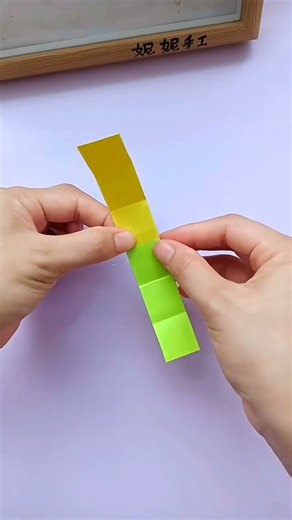 Teach you how to make a magical color-changing magic ring. Learn to shock your friends origami h