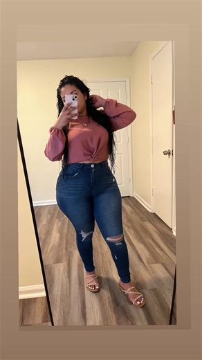 Stylish Bedroom Selfie Pose Ideas for Women