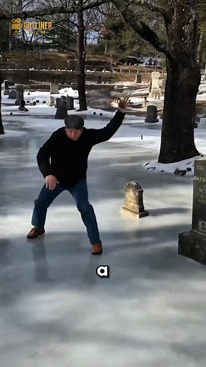 Why ice is slippery even when it’s frozen solid ❄️ #MindSnackFacts #Science #Physics #IceFacts #fblifestyle | Outliner Film