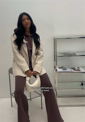 Very classy & comfy at the same time 🤎🫣 #tessv #tessvfashion #comfy #styling #heels