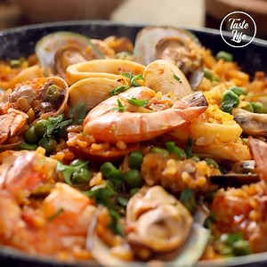 Easy Dinner Idea - Paella With Shellfish and Chorizo | Amazing Chef
