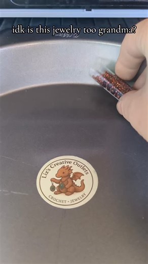 Liz's Creative Outlets on Instagram: "I love my vintage style! #agate #coral #necklace #beadedjewelry #lizscreativeoutlets"