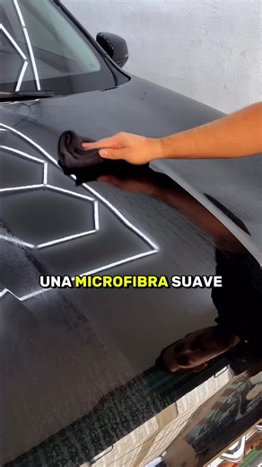 Encerar tu auto es más fácil de lo que crees. Solo lava con 01 Sleek, seca bien y aplica 06 Blink: atomizas, esparces y listo. Más brillo, mejor protección y un auto que se ensucia menos… por menos de $50 pesos por aplicación. #deltagarage #detailing #lavadoautomotriz #detalladoautomotriz | Delta Garage