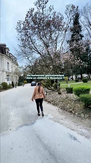 Vue sur le parc, cuisine inventive et ambiance chaleureuse. Le cadre idéal pour un déjeuner ou un dîner d’exception. 🤩 🌿 Château de la Dame Blanche 📍 1, Chemin de la Goulotte, 25870 Geneuille Hôtel ⭐️⭐️⭐️⭐️ - Restaurant - Spa - Séminaire - Mariage 🔗 Infos et réservations : lien en bio #chateaudeladameblanche #hotel #restaurant #spa #besancon #cuisine | Château de La Dame Blanche