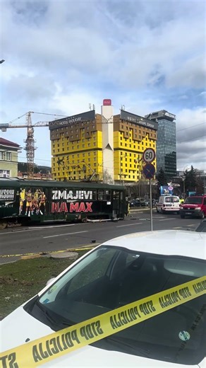 ŠOK u Sarajevu: Tramvaj van šina