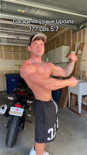 Garage lighting on point #garage #lighting #physiqueupdate #nathanrkline #shredded